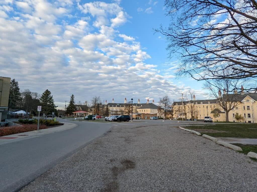 Condo On State Hospital Grounds! Traverse City Exterior photo